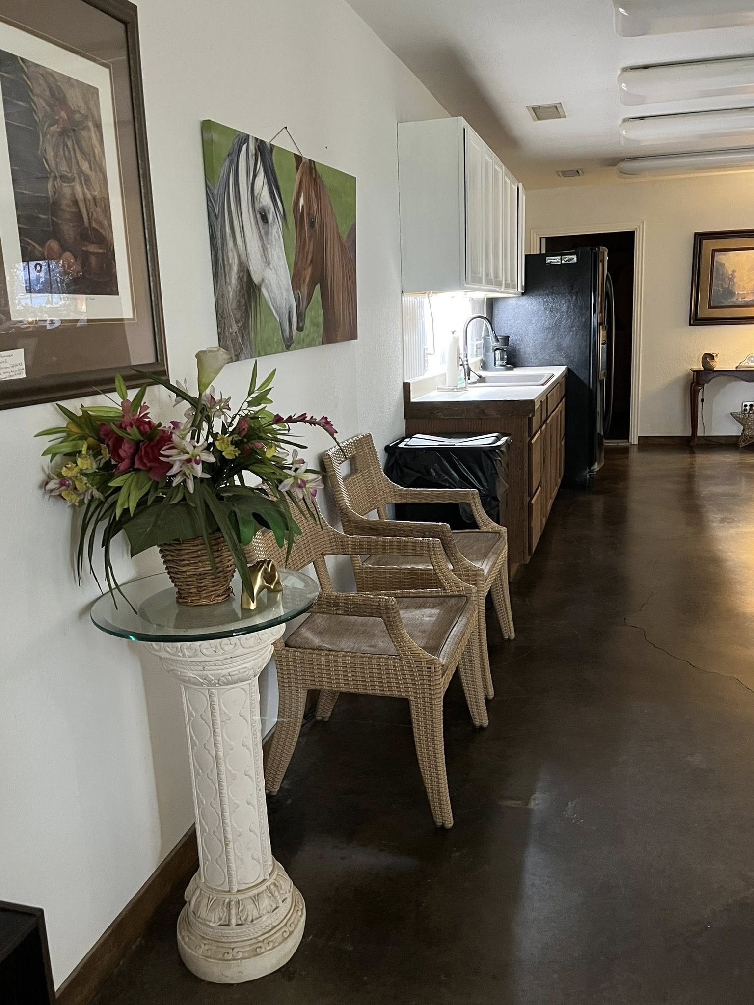 grooms suite photo